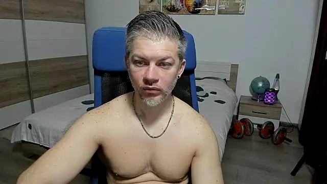 Snapshot of RobbyShawz chatting on February 25, 5:06 am RobbyShawz online show from February 25, 5:06 am