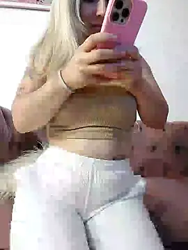 Snapshot of cositarica2555 chatting on March 27, 11:43 am cositarica2555 online show from March 27, 11:43 am