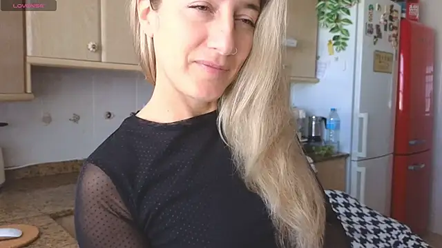 Snapshot of Lunamix chatting on March 14, 11:26 am Lunamix online show from March 14, 11:26 am