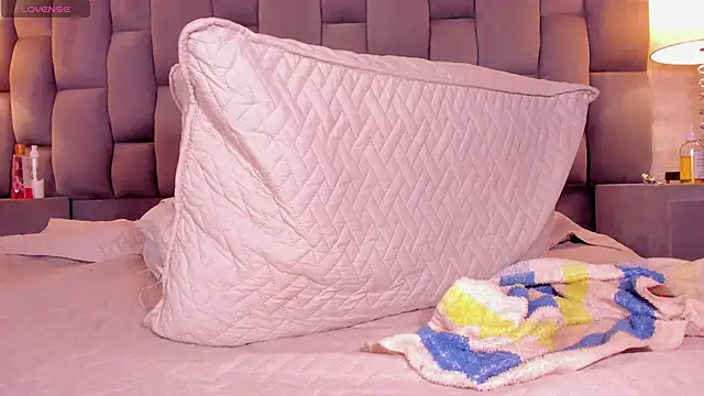 Snapshot of Rianamanson chatting on February 1, 10:37 am Rianamanson online show from February 1, 10:37 am