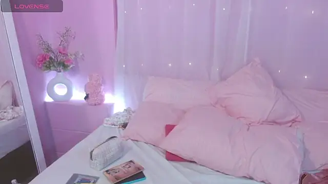 Snapshot of Sweetcristin chatting on June 20, 2:25 am Sweetcristin online show from June 20, 2:25 am