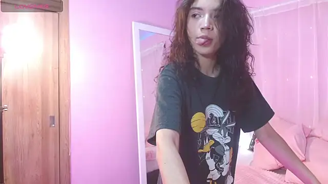 Snapshot of Sweetcristin chatting on July 10, 1:32 am Sweetcristin online show from July 10, 1:32 am