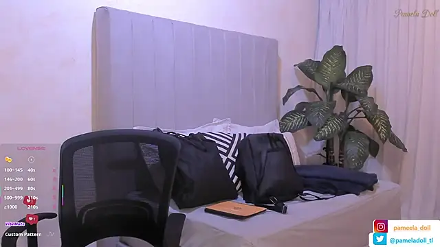 Snapshot of pamela_doll3 chatting on February 17, 5:47 am pamela doll3 online show from February 17, 5:47 am