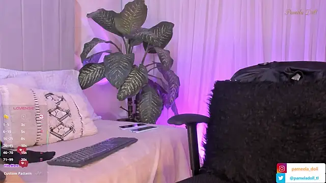 Snapshot of pamela_doll3 chatting on February 24, 3:44 am pamela doll3 online show from February 24, 3:44 am