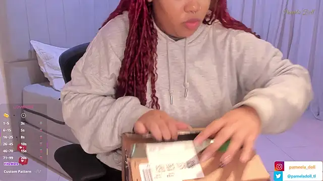 Snapshot of pamela_doll3 chatting on March 4, 4:17 am pamela doll3 online show from March 4, 4:17 am