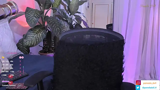 Snapshot of pamela_doll3 chatting on March 10, 6:59 am pamela doll3 online show from March 10, 6:59 am