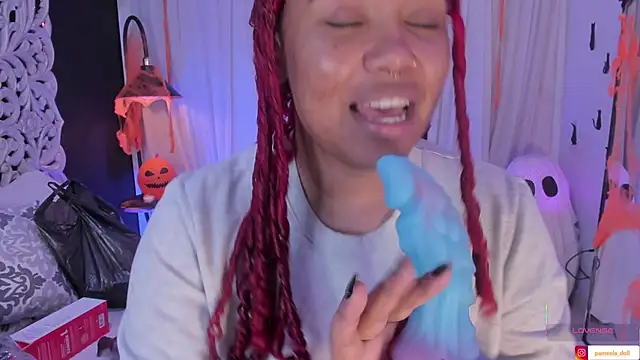 Snapshot of pamela_doll3 chatting on October 31, 4:02 am pamela doll3 online show from October 31, 4:02 am