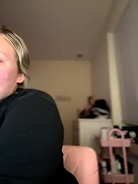 PiggyRose online show from September 14, 3:16 am