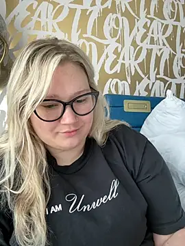 PiggyRose online show from October 12, 9:03 pm