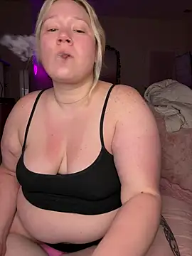 PiggyRose online show from April 28, 2:27 am