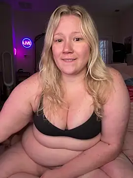 PiggyRose online show from May 6, 11:54 pm