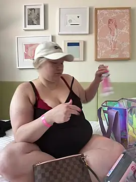 PiggyRose online show from May 13, 4:26 pm