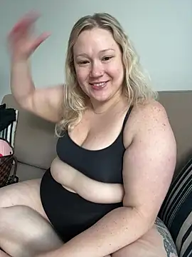 PiggyRose online show from May 14, 6:37 pm