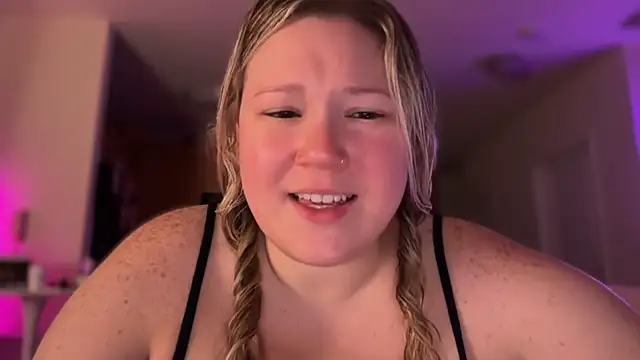 PiggyRose online show from June 15, 1:52 am
