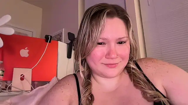 PiggyRose online show from June 20, 1:52 am