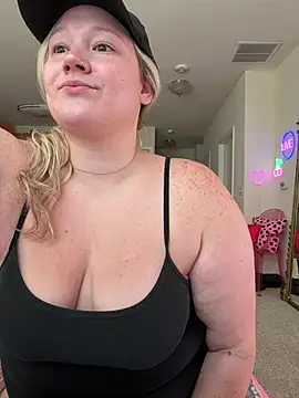 PiggyRose online show from July 10, 10:56 pm