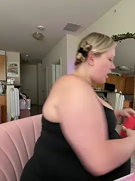 PiggyRose online show from July 11, 5:59 pm