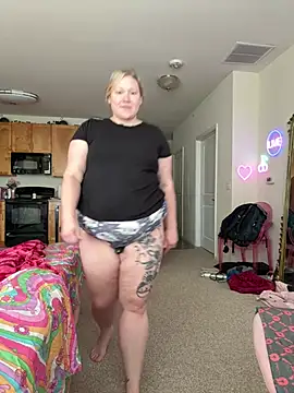 PiggyRose online show from July 18, 5:17 pm