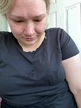 PiggyRose online show from July 25, 2:25 pm
