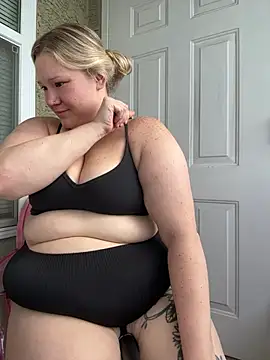PiggyRose online show from July 31, 8:41 pm