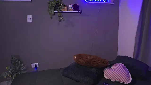 Snapshot of HannahEvanss chatting on October 3, 6:16 pm HannahEvanss online show from October 3, 6:16 pm