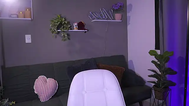 Snapshot of HannahEvanss chatting on October 13, 6:08 pm HannahEvanss online show from October 13, 6:08 pm