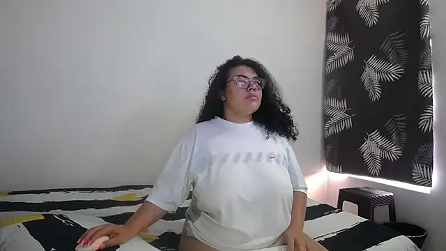 Snapshot of mabigomez00 chatting on April 2, 9:23 pm mabigomez00 online show from April 2, 9:23 pm