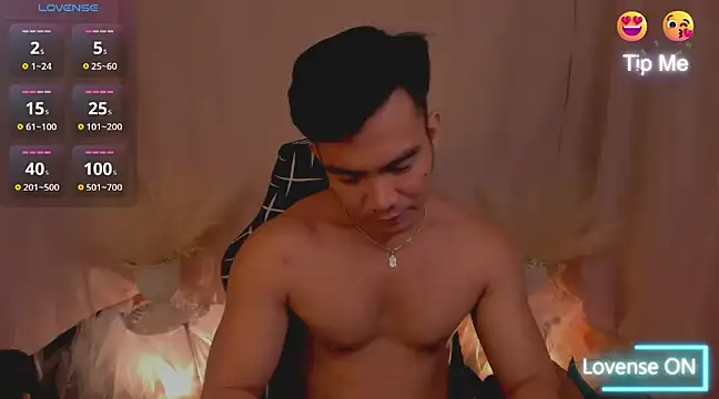 Snapshot of 000batman000 chatting on December 7, 2:31 am 000batman000 online show from December 7, 2:31 am