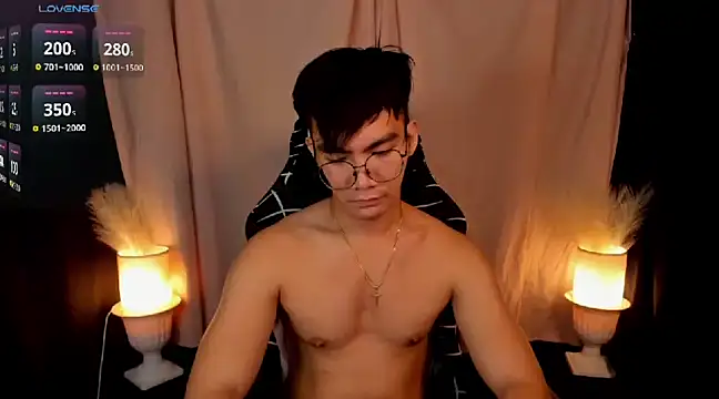 Snapshot of 000batman000 chatting on January 30, 1:31 pm 000batman000 online show from January 30, 1:31 pm