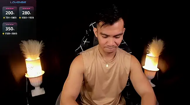 Snapshot of 000batman000 chatting on March 11, 12:50 pm 000batman000 online show from March 11, 12:50 pm