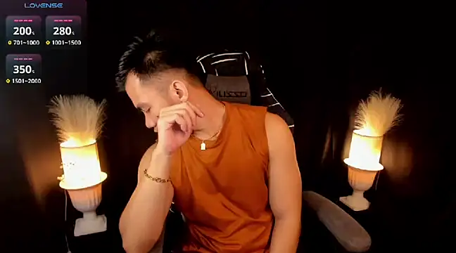 Snapshot of 000batman000 chatting on March 16, 9:16 pm 000batman000 online show from March 16, 9:16 pm