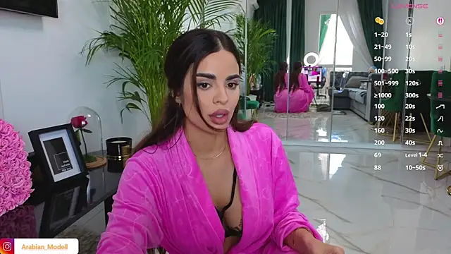 Snapshot of Arabian_beauty chatting on October 10, 9:19 am Arabian beauty online show from October 10, 9:19 am