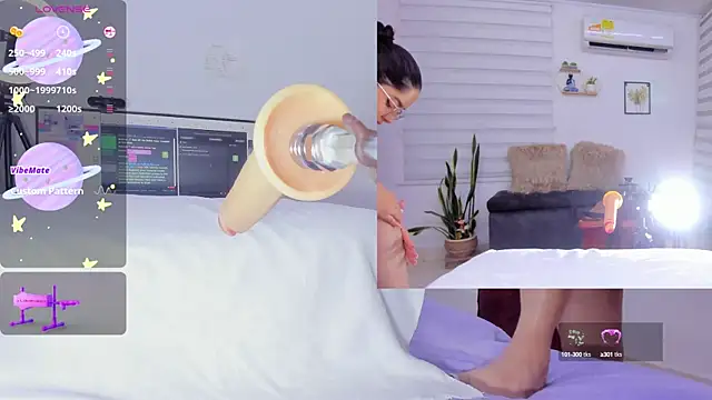 Snapshot of sofi_velez chatting on January 19, 1:32 am sofi velez online show from January 19, 1:32 am