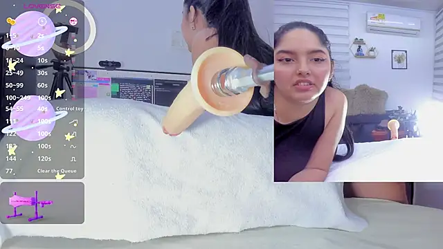Snapshot of sofi_velez chatting on February 8, 1:22 am sofi velez online show from February 8, 1:22 am