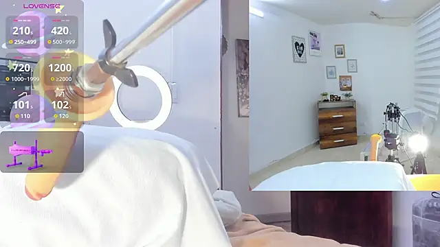 Snapshot of sofi_velez chatting on September 23, 5:16 pm sofi velez online show from September 23, 5:16 pm