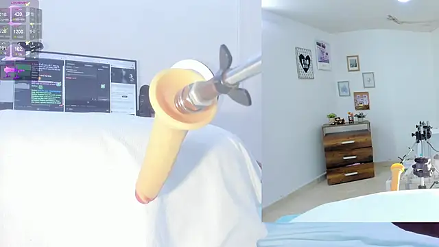 Snapshot of sofi_velez chatting on September 28, 6:02 pm sofi velez online show from September 28, 6:02 pm