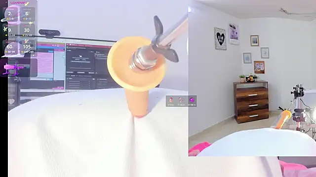 Snapshot of sofi_velez chatting on October 1, 5:19 pm sofi velez online show from October 1, 5:19 pm