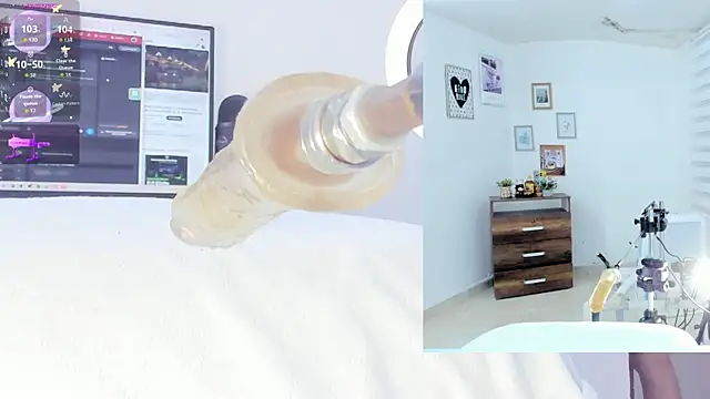 Snapshot of sofi_velez chatting on October 5, 5:22 pm sofi velez online show from October 5, 5:22 pm