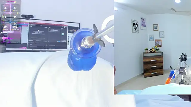 Snapshot of sofi_velez chatting on October 6, 5:21 pm sofi velez online show from October 6, 5:21 pm