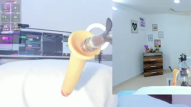 Snapshot of sofi_velez chatting on October 8, 5:10 pm sofi velez online show from October 8, 5:10 pm