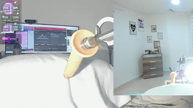 Snapshot of sofi_velez chatting on October 14, 5:25 pm sofi velez online show from October 14, 5:25 pm