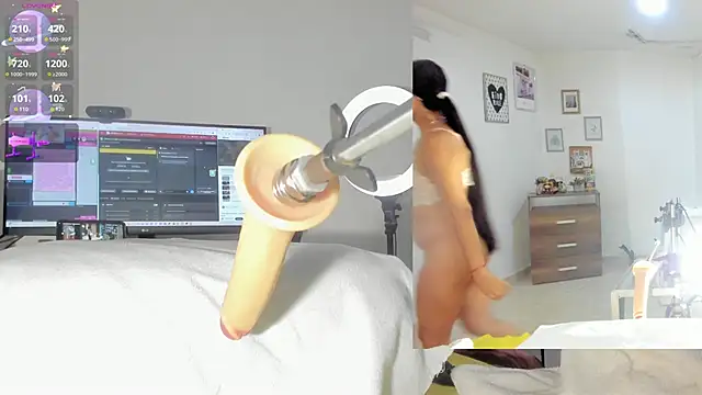 Snapshot of sofi_velez chatting on October 17, 5:26 pm sofi velez online show from October 17, 5:26 pm