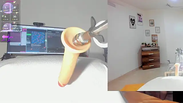 Snapshot of sofi_velez chatting on October 22, 5:24 pm sofi velez online show from October 22, 5:24 pm