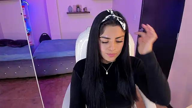 Catalinaa martinez online show from December 18, 6:35 pm