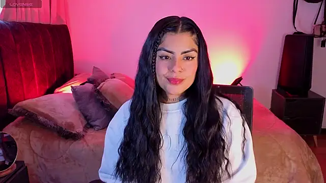 Snapshot of Catalinaa_martinez chatting on February 2, 7:01 pm Catalinaa martinez online show from February 2, 7:01 pm