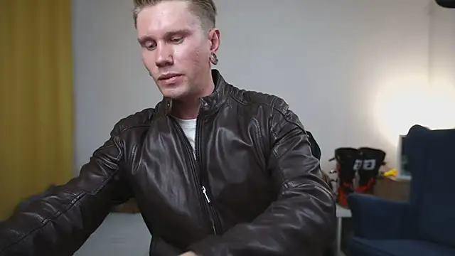 Snapshot of kevin-park chatting on October 3, 3:20 pm kevin-park online show from October 3, 3:20 pm