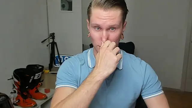 Snapshot of kevin-park chatting on October 19, 1:56 pm kevin-park online show from October 19, 1:56 pm