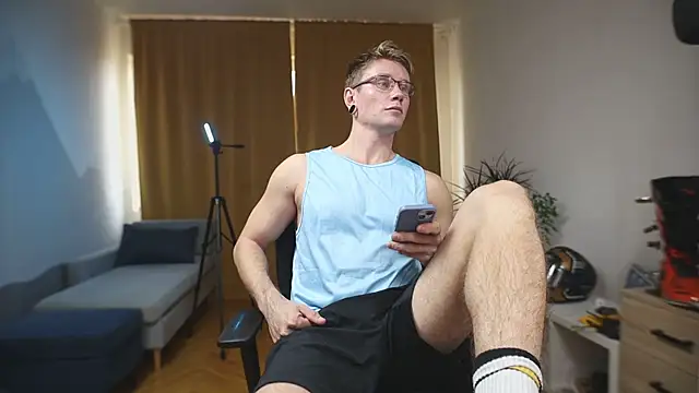 Snapshot of kevin-park chatting on October 31, 11:44 am kevin-park online show from October 31, 11:44 am