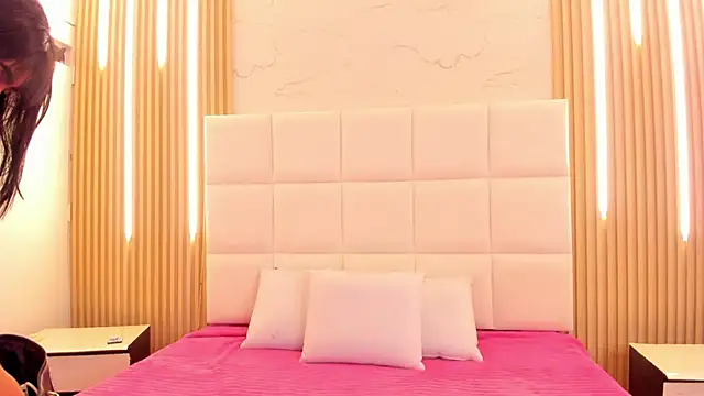 sofia castrillon online show from October 14, 8:20 pm