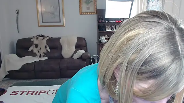 Snapshot of SindeeDix chatting on October 22, 7:13 pm SindeeDix online show from October 22, 7:13 pm